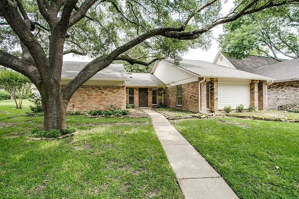 Homes for Sale in Moss Farm, Real Costs Living Dallas