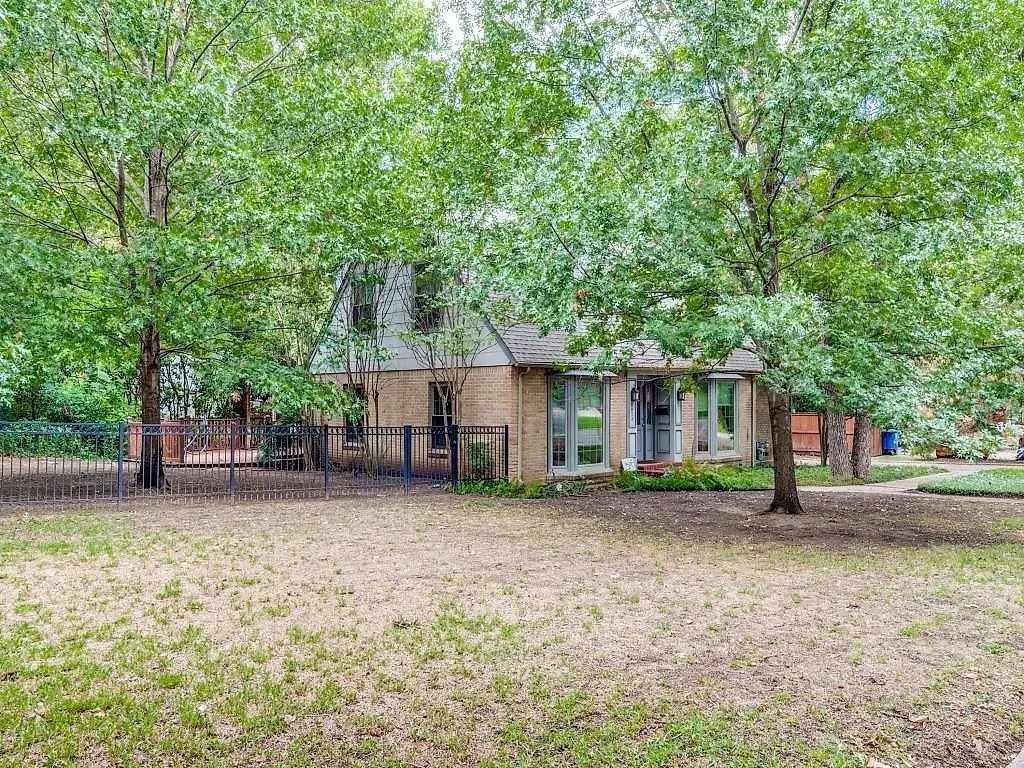 East Dallas vs North Dallas,