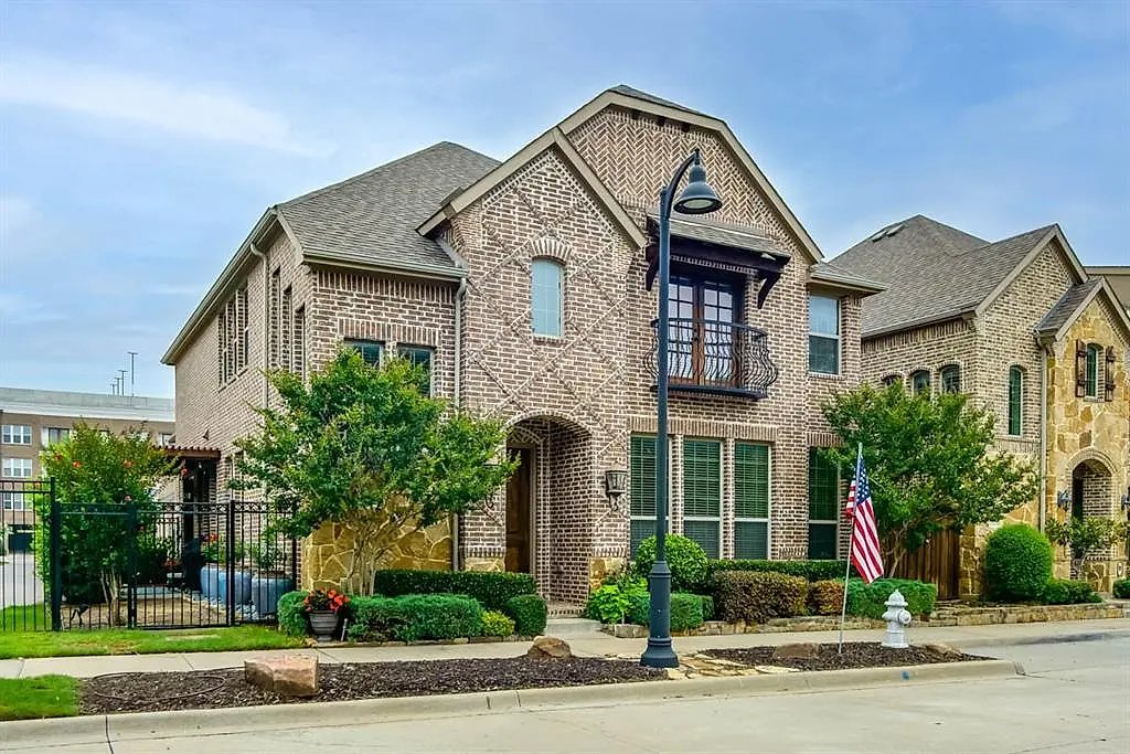 Homes for Sale in Farmers Branch