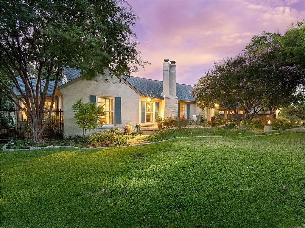 Homes For Sale in Casa Linda Park