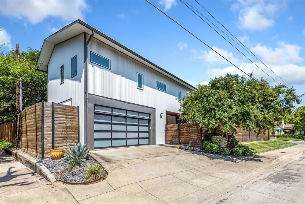 Cochran Heights Schools and Amenities