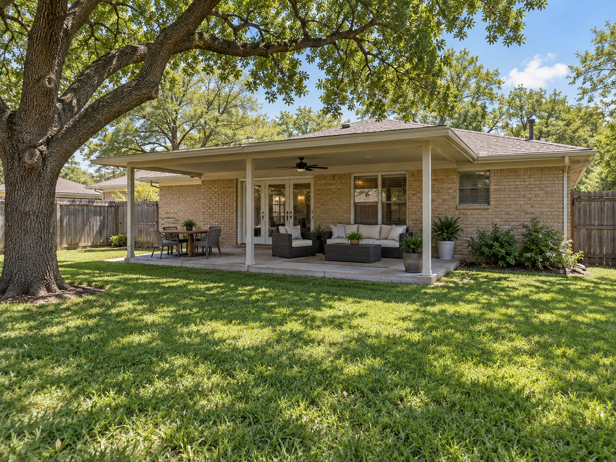 Fisher Road Heights Dallas outdoor living space