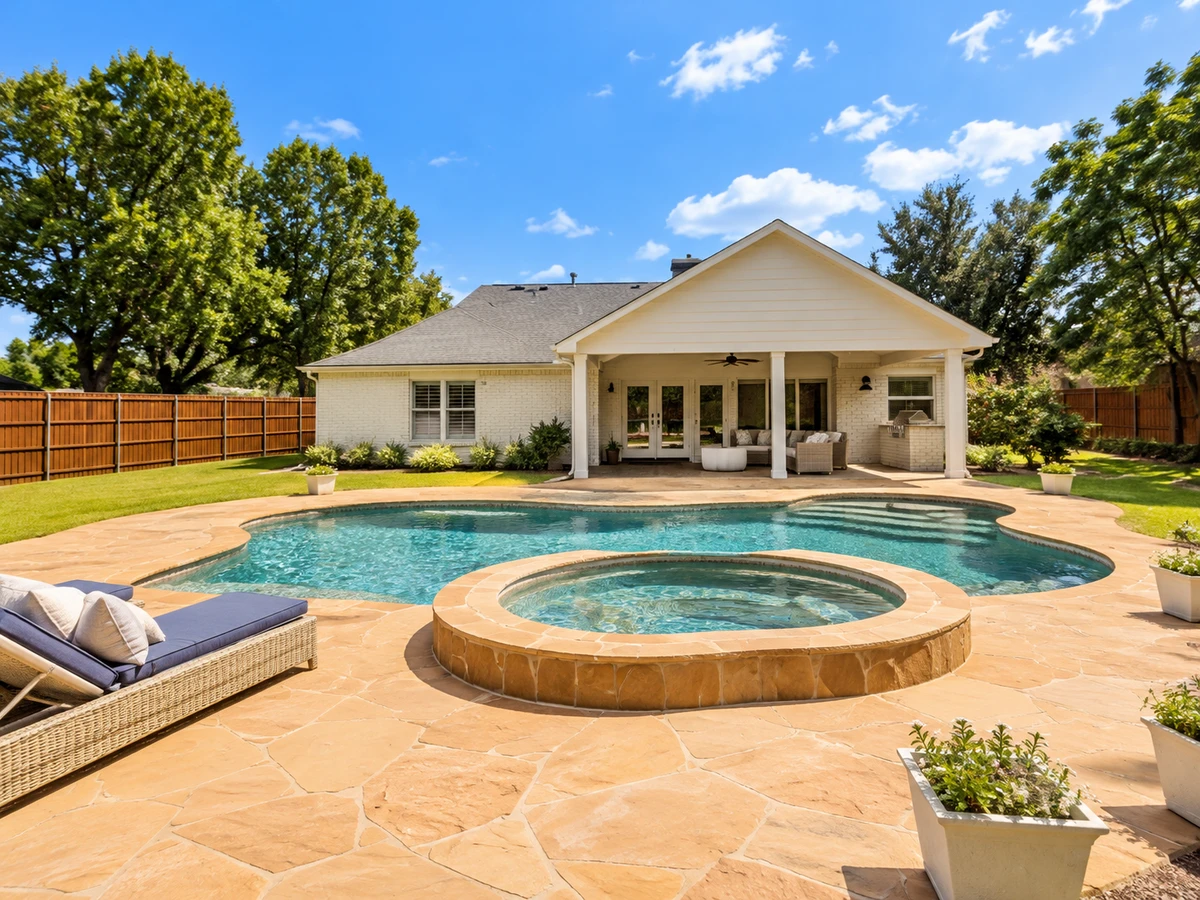 Hillcrest Forest Dallas outdoor living space