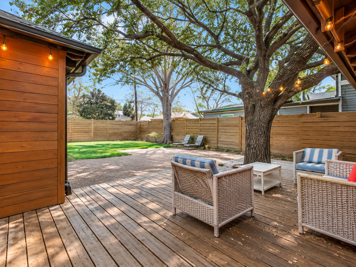 Lakewood Heights Dallas outdoor living space