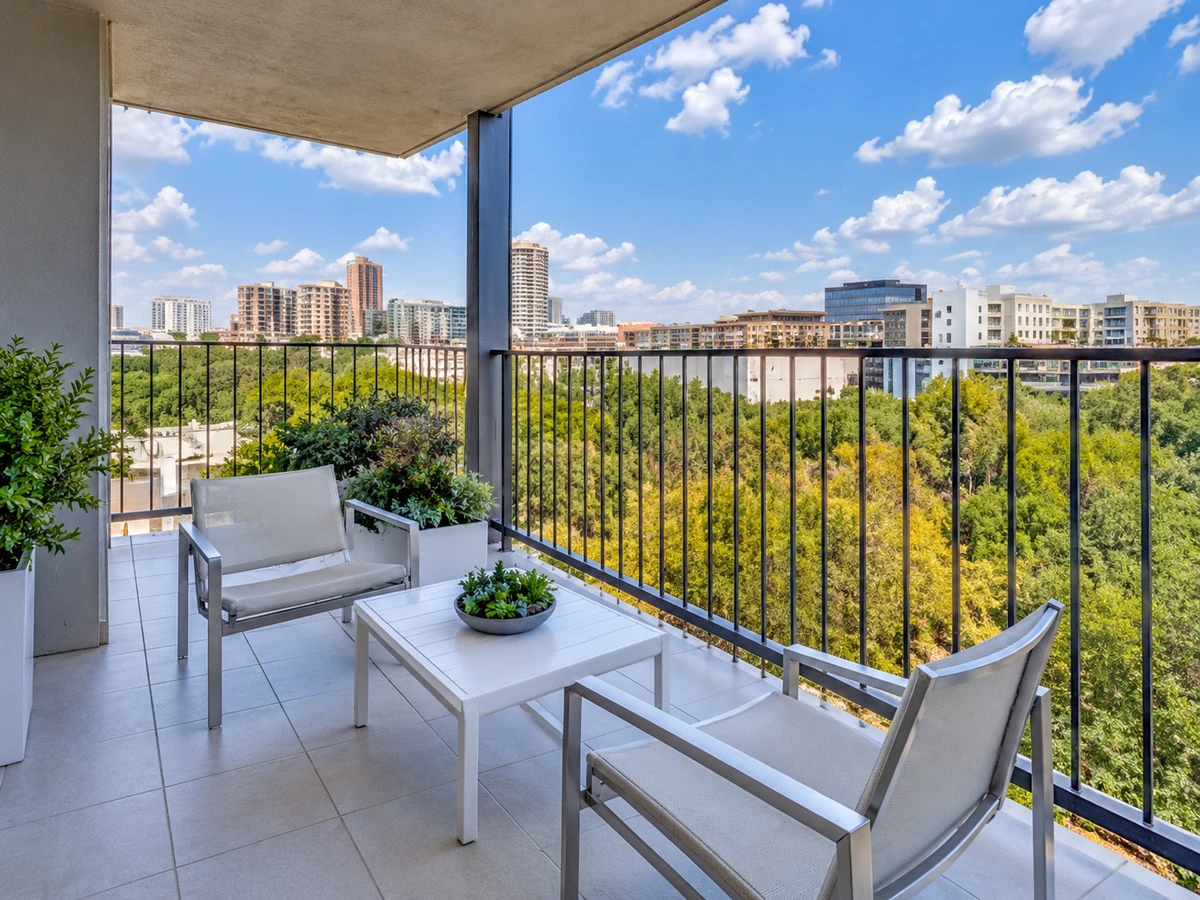 Oak Lawn Dallas outdoor living space