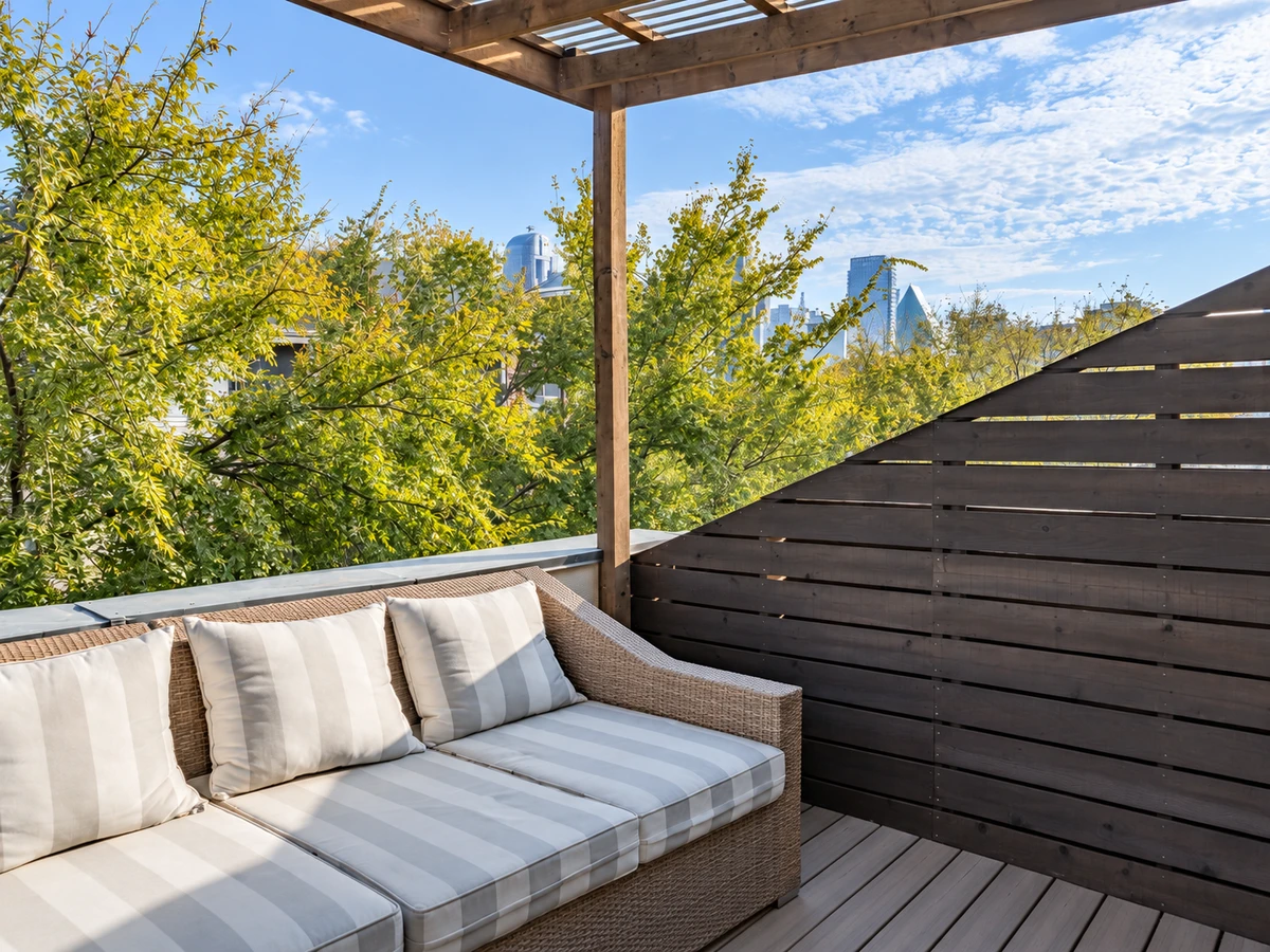 State Thomas Dallas outdoor living space