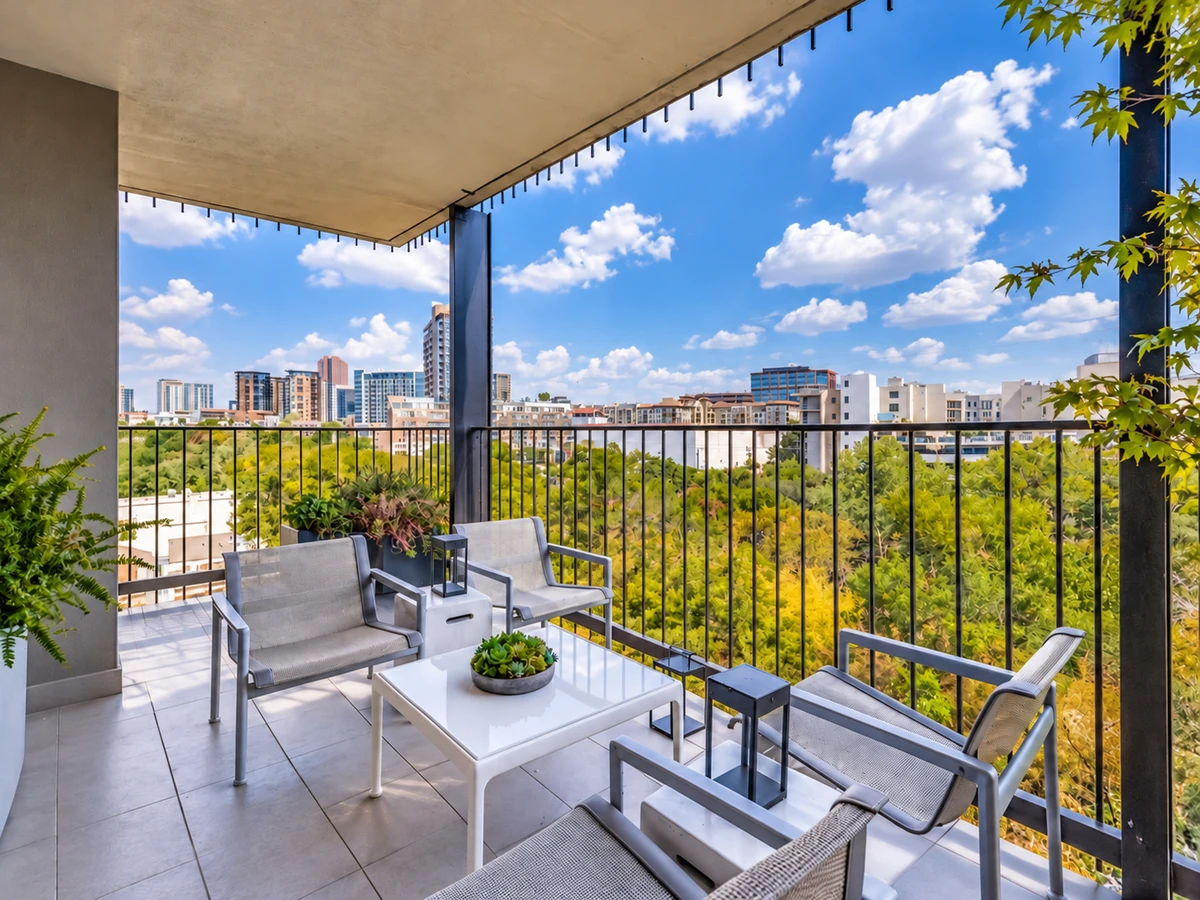 Turtle Creek Dallas outdoor living space