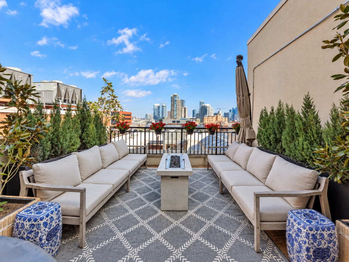 West End Dallas outdoor living space